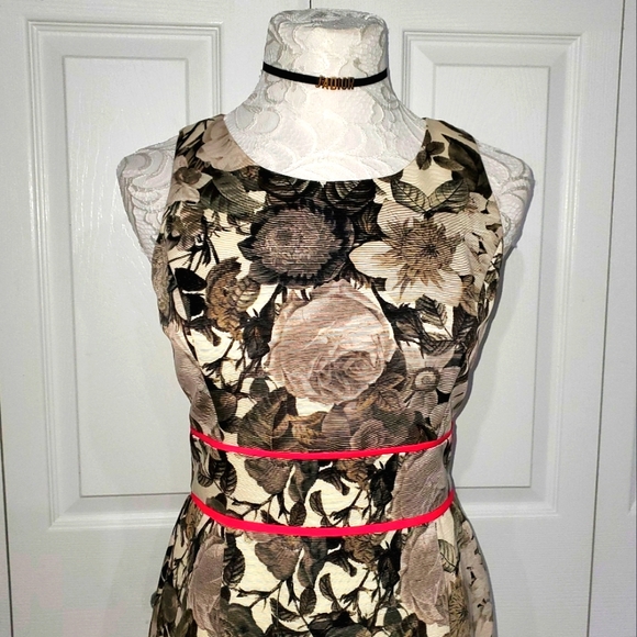 Floral Ivory/Cream, Black, Grey w/ hot pink trim tailored dress - Picture 5 of 13